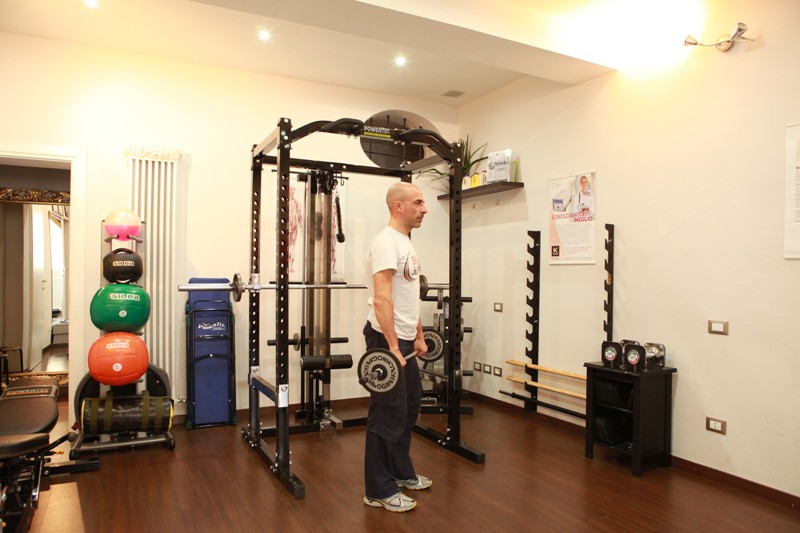 Rematore con bilanciere per i muscoli dorsali - Personal Trainer Bologna