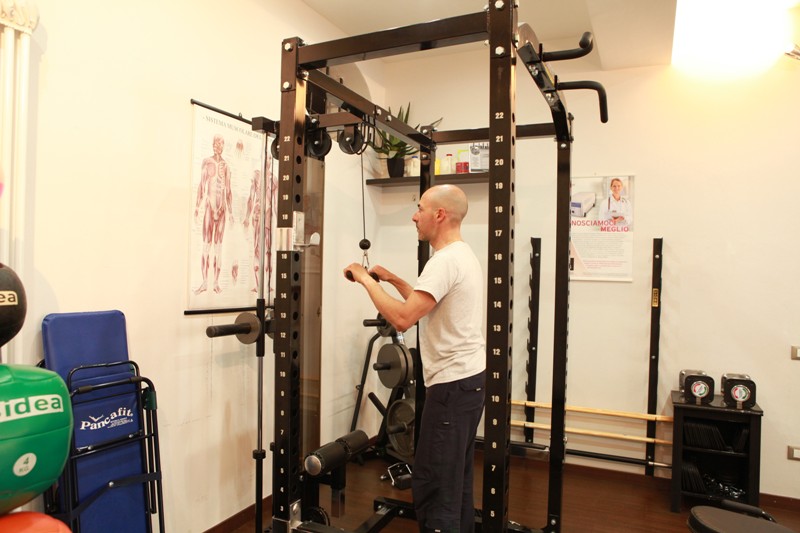 Push down con barra per i muscoli tricipiti - Personal Trainer Bologna